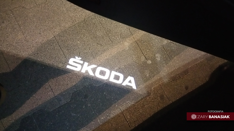 Skoda Karoq napis gadżet